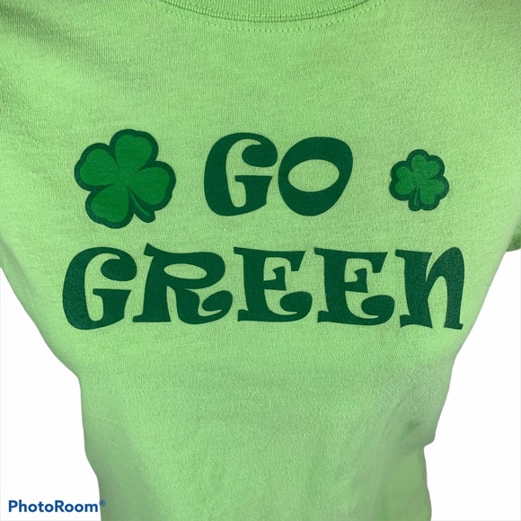 🍀Y2K St. Patricks Day Green Graphic Tee Semi-Crop - Picture 7 of 7